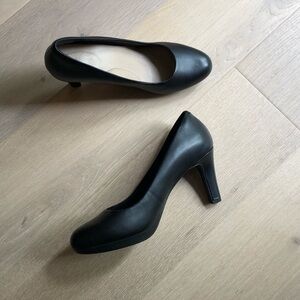 Clarks Black Leather Pumps New With Tag - Women’s 8.5